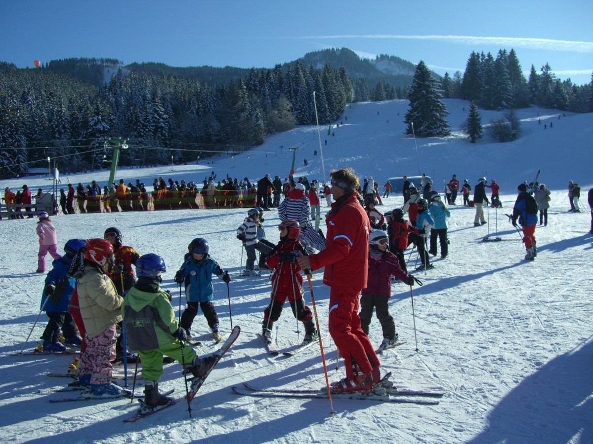 SKI INSTRUCTORS & LESSONS