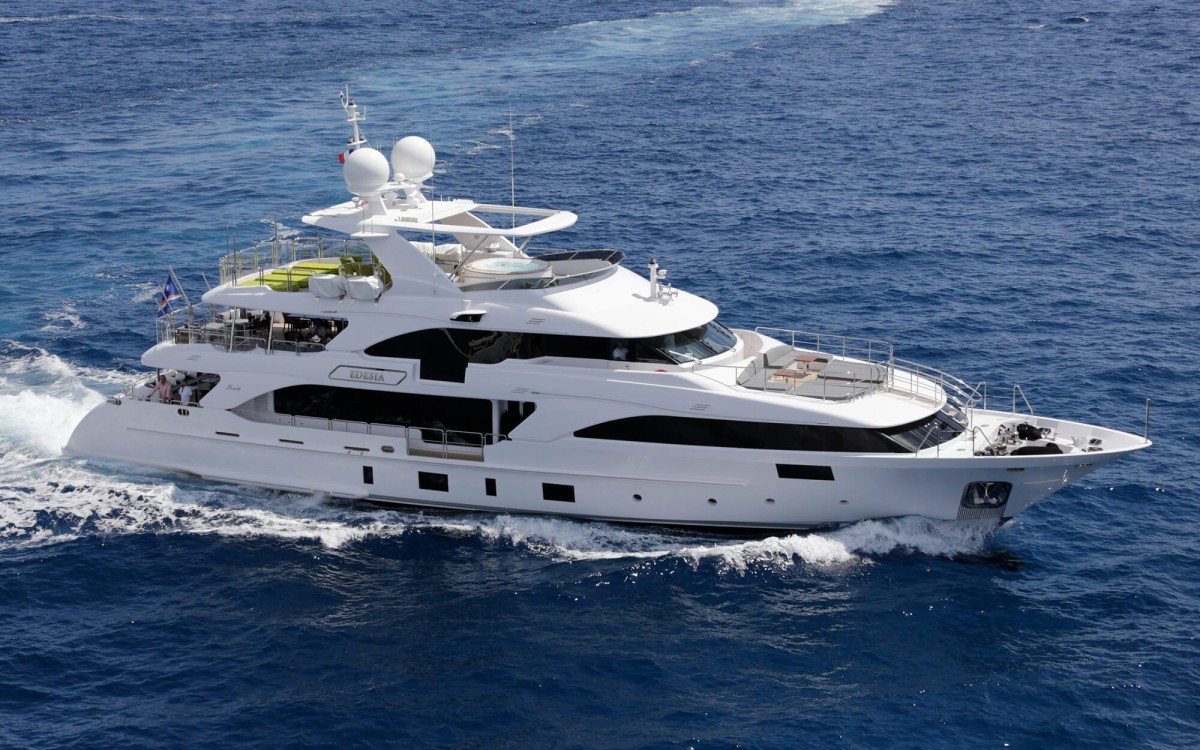 YACHT CHARTER