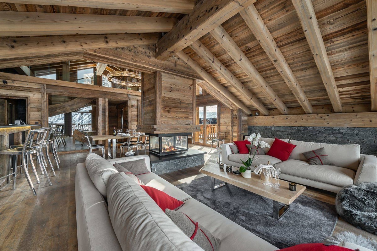 Chalet Pure Black Crystal Chalet Pure Black Crystal