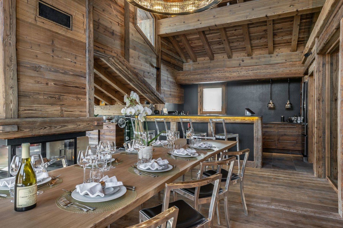 Chalet Pure Black Crystal Chalet Pure Black Crystal