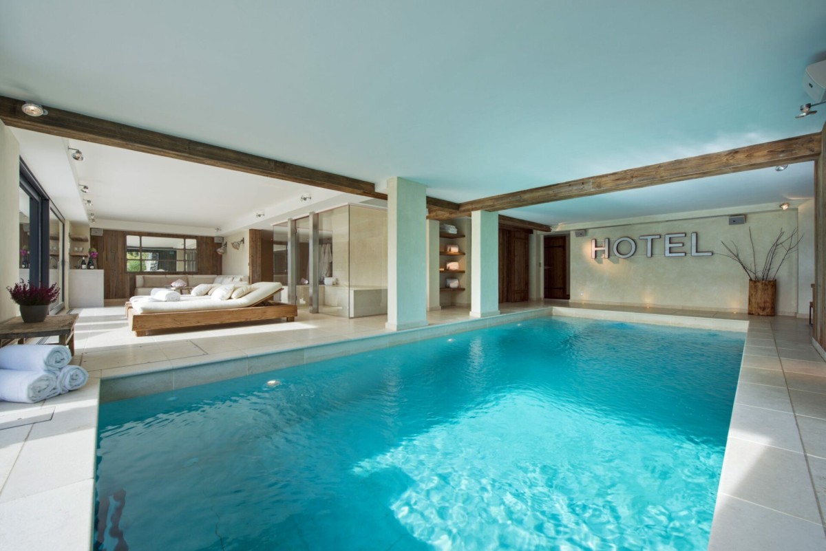 Chalet 1936, Verbier – chic and stylish, the extensive wellness area on the lower ground floor. The swimming pool comes with a swim jet system. There‘s also a glass hammam plus many more features and a wood hot tub on the terrace Chalet 1936, Verbier – chic and stylish, the extensive wellness area on the lower ground floor. The swimming pool comes with a swim jet system. There‘s also a glass hammam plus many more features and a wood hot tub on the terrace
