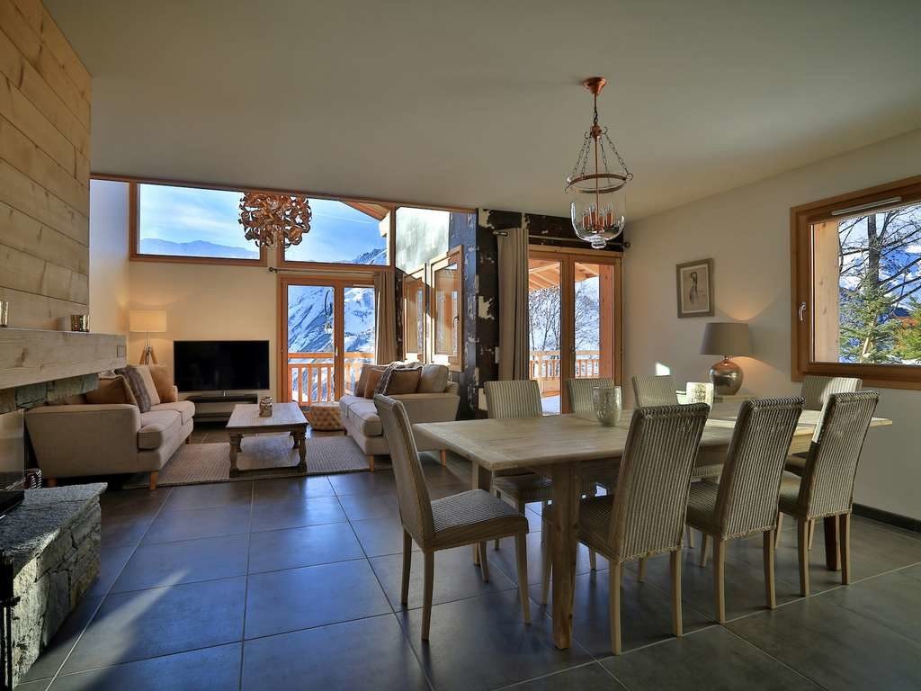 Chalet Aphylla, St Martin de Belleville – the living and dining room