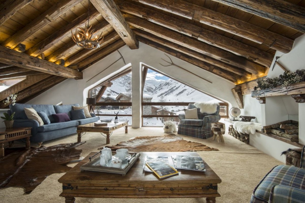 Chalet La Bergerie in Val d’Isère – Livingroom views Chalet La Bergerie in Val d’Isère – Livingroom views