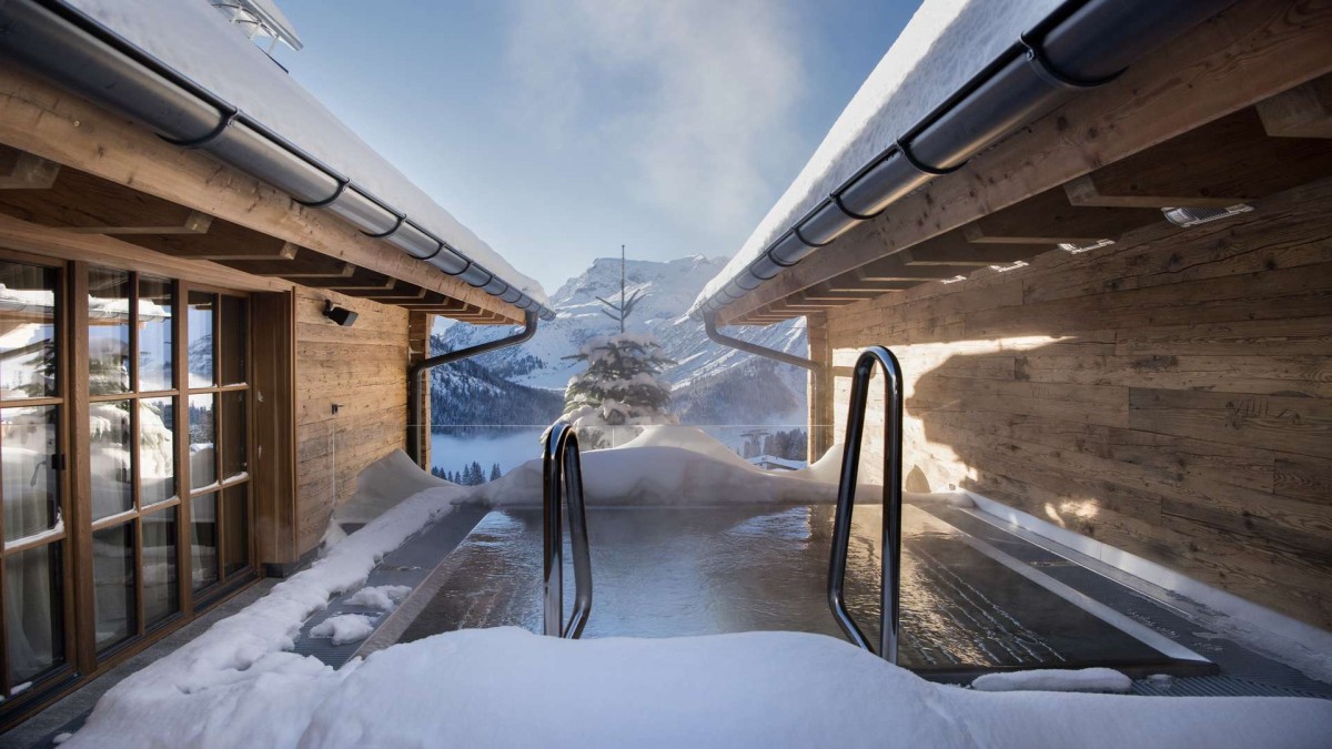 Chalet Mimi, Oberlech: the outdoor Jacuzzi Chalet Mimi, Oberlech: the outdoor Jacuzzi