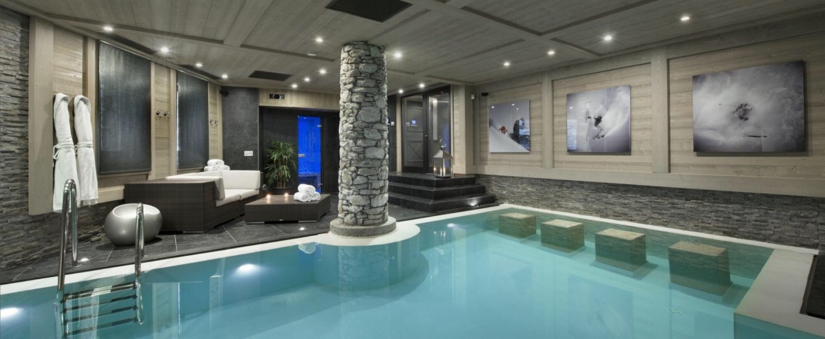 Luxury ski chalet Black Pearl in Val d‘Isère: indoor swimming pool