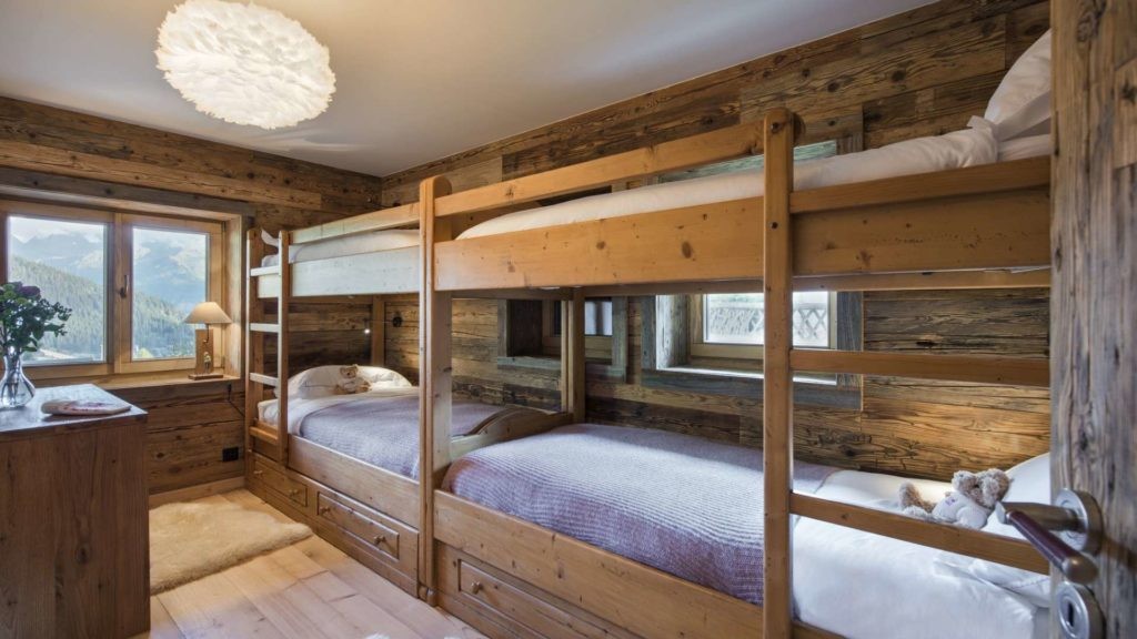 Cozy children’s bunk room