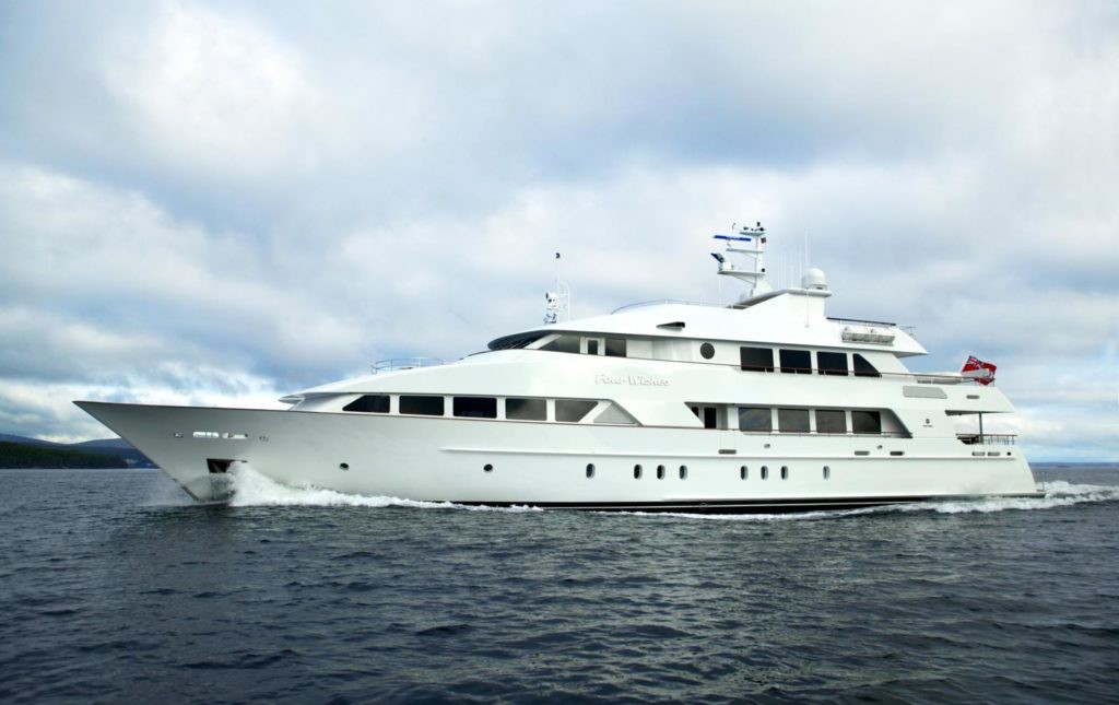 43,9 m Yacht Four Wishes, USD 135,000 p/w + expenses