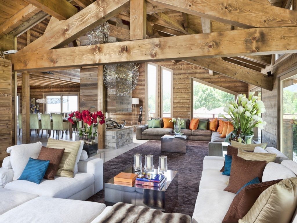 Chalet One Oak’s main livingroom with the large dining table in the background