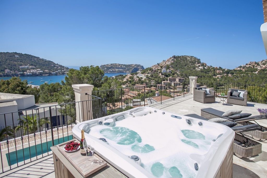 Jacuzzi with view,Villa Corin, Puerto Andratx