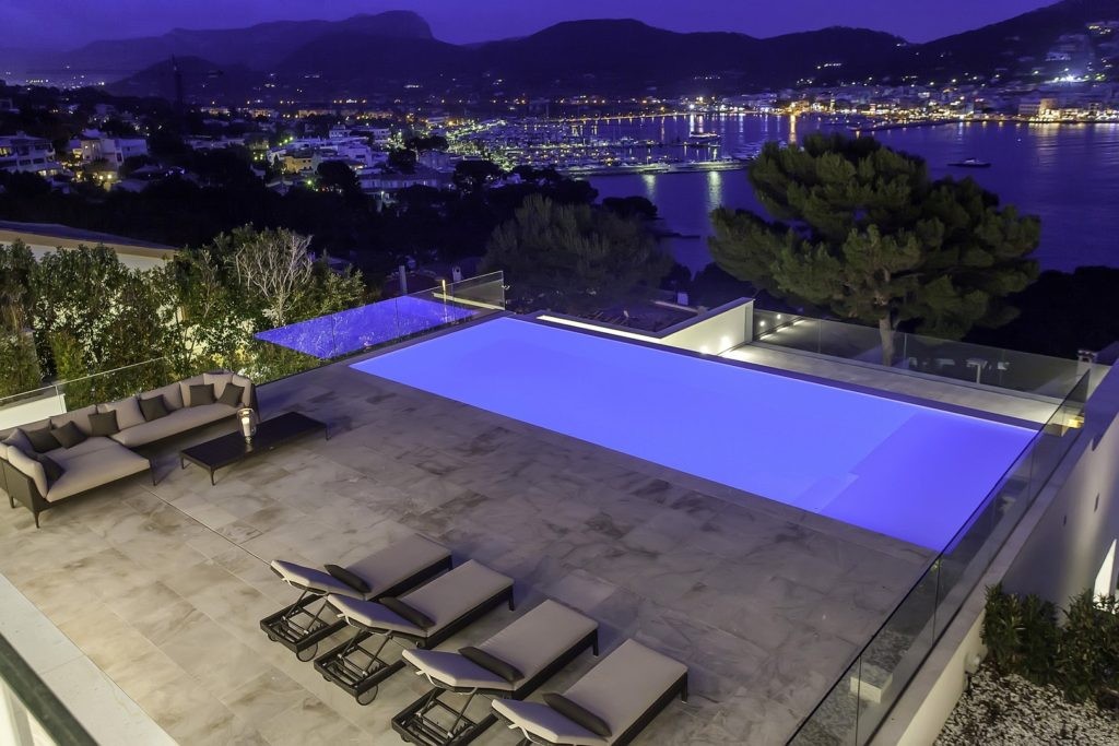 Luxury villa MSW08, Puerto Andratx – the pool by night