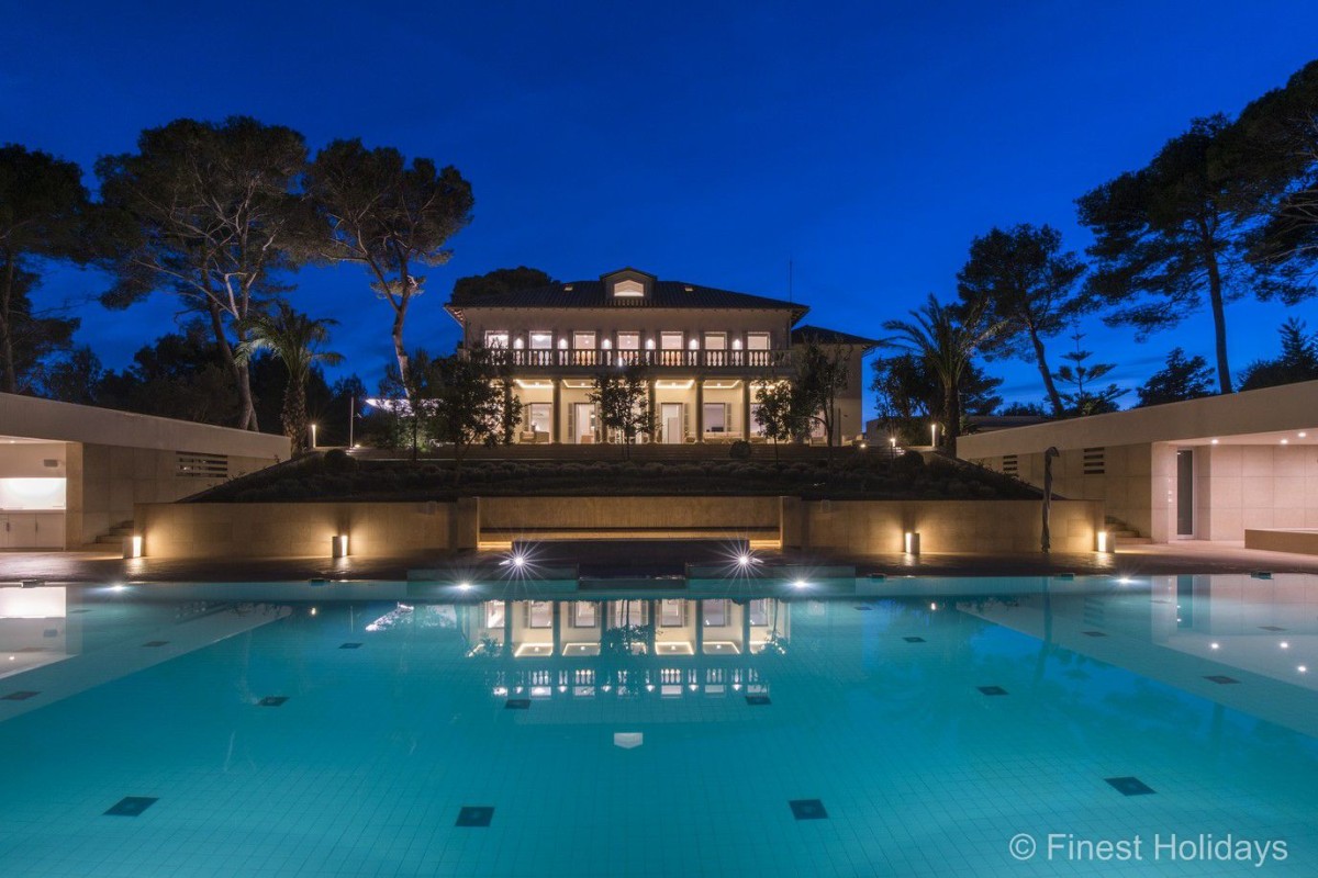 Villa Grandiosa, 10 bedroom villa in Alcudia, Mallorca