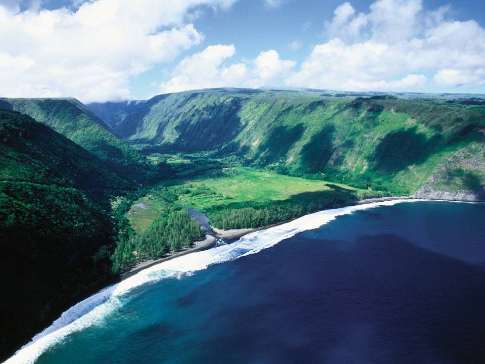 Waipio Valley Beach on Big Island, HawaiiThe Finest Holidays Team helps you to find your Luxury Villa close to the beach