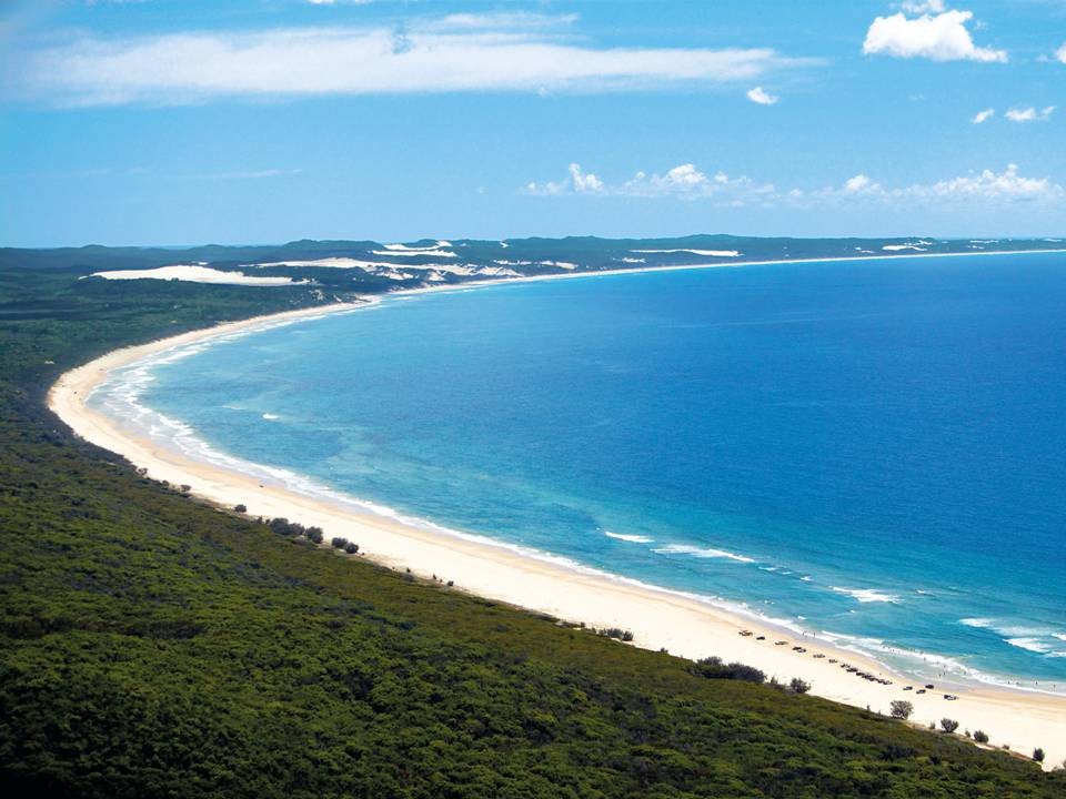 World Heritage-listed Fraser Island, Queensland, AustraliaBook your dream villa with Finest Holidays – Luxury Villas & Luxury Winter Chalets