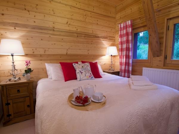 “Chalet Fizz” in Megève sleeps up to 22 guests in 9 bedroomsCHRISTMAS, NEW YEAR and RUSSIAN NEW YEAR AVAILABILITY for VERBIER: “Chalet No. 14” – Dec 20-Dec 27, £78,000, Dec 27-Jan 3, 2016, £117,000, Jan 3-Jan 10, 2016, £59,800 (sleeps 26, pool)