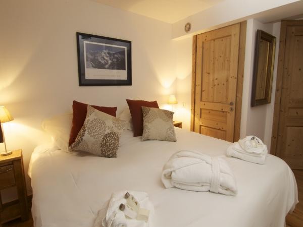 Chalet Colorado in Chamonix sleeps up to 12 guests in 6 bedroomsNOW also AVAILABLE through Finest Holidays: Chalet Shar Pei in Val d’Isère Chalet Colorado in Chamonix sleeps up to 12 guests in 6 bedroomsNOW also AVAILABLE through Finest Holidays: Chalet Shar Pei in Val d’Isère