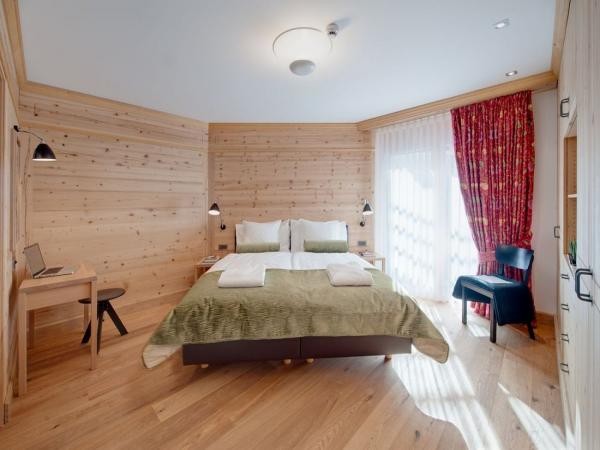 “Chalet Shalimar” sleeps up to 20 – there are six en-suite bedrooms with their shower rooms on the first floor and four more on the ground floorDon’t miss to browse our portfolio of the most luxurious Ski Chalets in the French Alps!