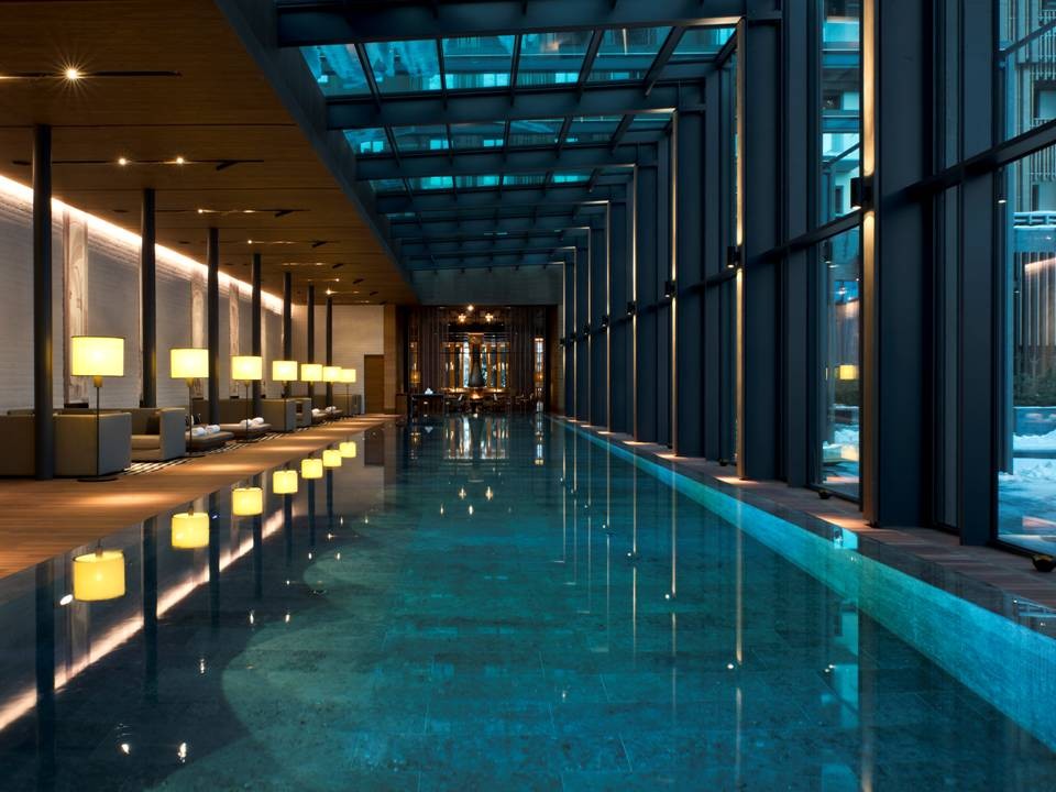 The Chedi Andermatt: Indoor Pool Lounge