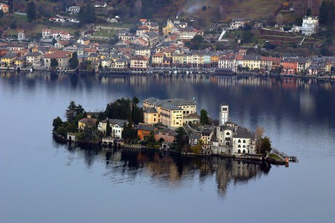 “Orta veduta” by Alessandro Vecchi – Own work. Licensed under CC BY-SA 3.0 via Wikimedia Commons – http://commons.wikimedia.org/wiki/File:Orta_veduta.jpg#mediaviewer/File:Orta_veduta.jpg