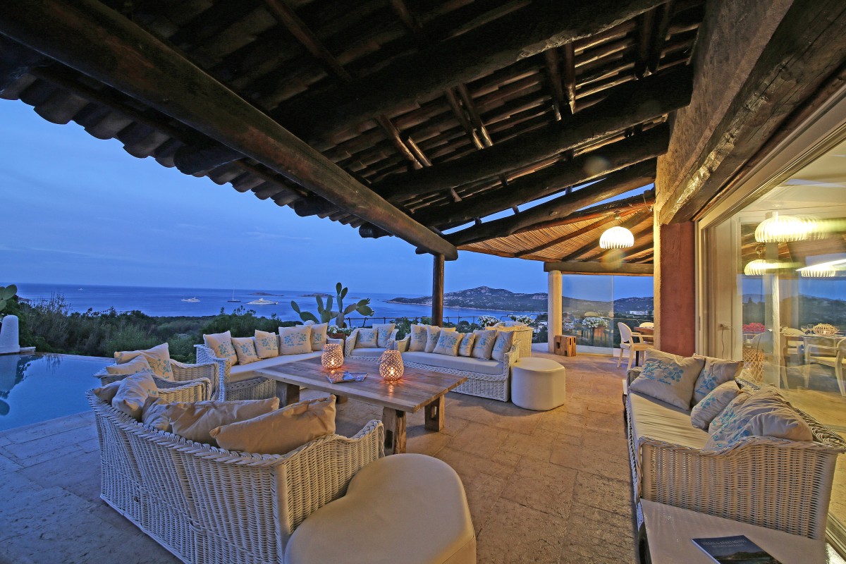 Luxury vacation villa Anna, on the hill of Pantogia at only five minutes drive from the Marina and the famous 